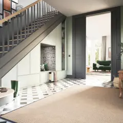 Clevere unter offener Treppe Ideen: Einbau von Sitzbank und Stauraum, dekorative Wandgestaltung und praktische Garderobe.